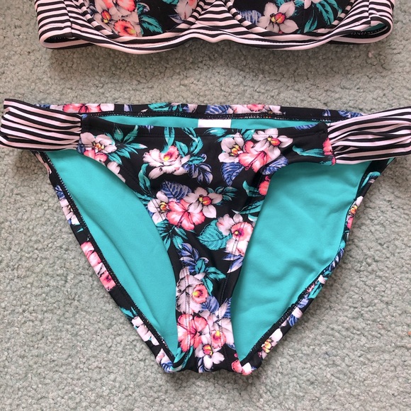 Adorable Xhilaration Floral Teal Bikini - Picture 3 of 10